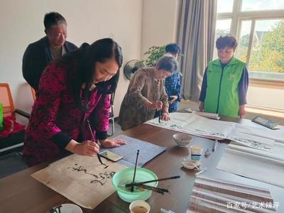 墨香融鄰里，筆韻繪春秋——桃園社區(qū)舉辦書(shū)法交流活動(dòng)側(cè)記